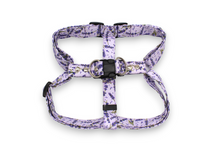 Load image into Gallery viewer, Purple lavender sprig step in harness
